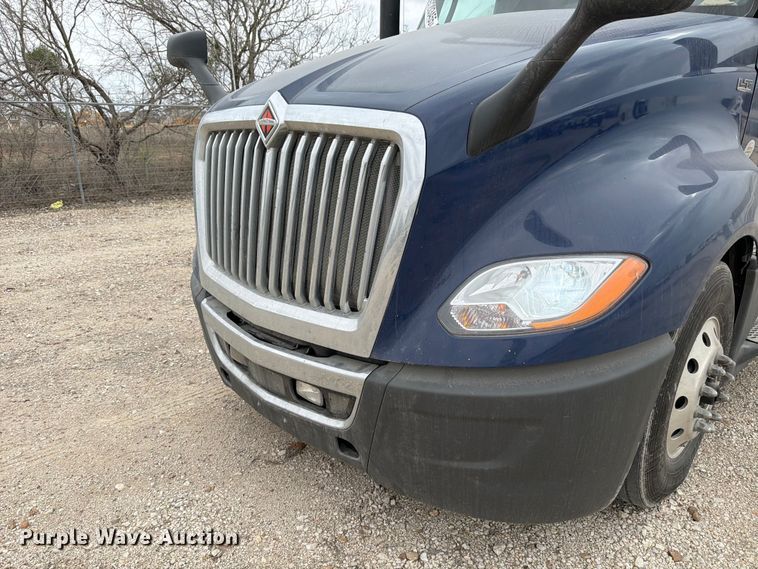 image for item YA1795 2019 International LT625 semi truck