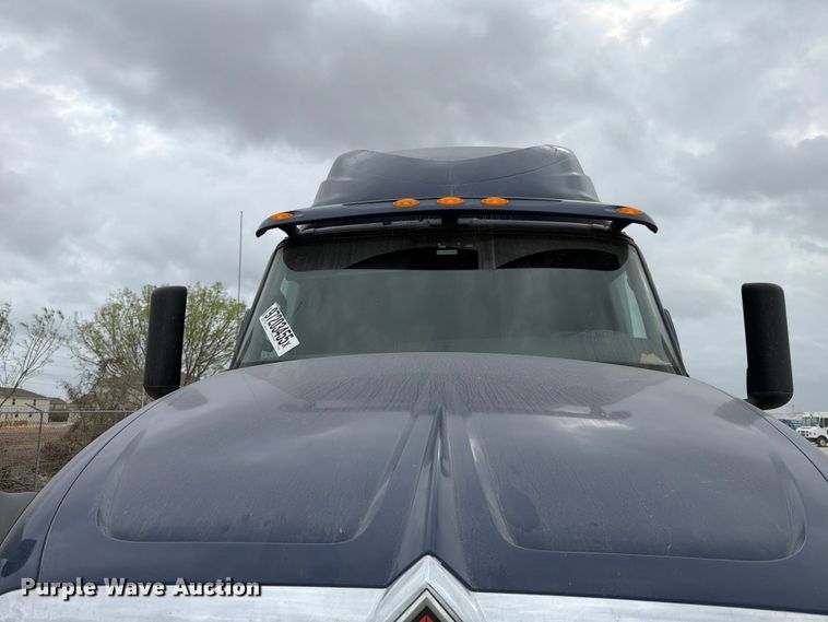 image for item YA1795 2019 International LT625 semi truck