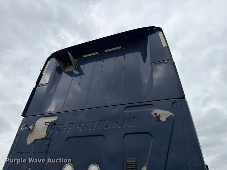 image for item YA1795 2019 International LT625 semi truck