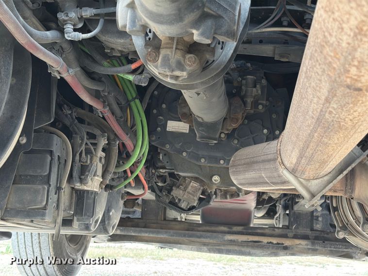 image for item YA1795 2019 International LT625 semi truck