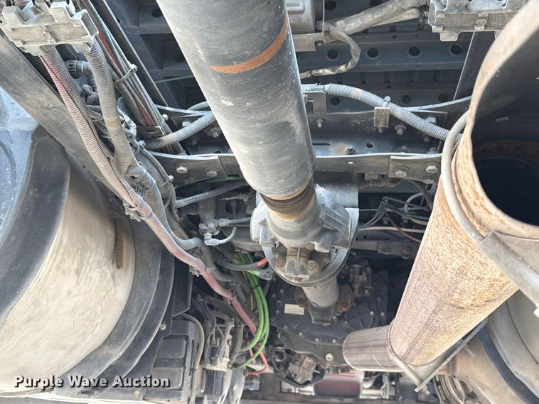 image for item YA1795 2019 International LT625 semi truck