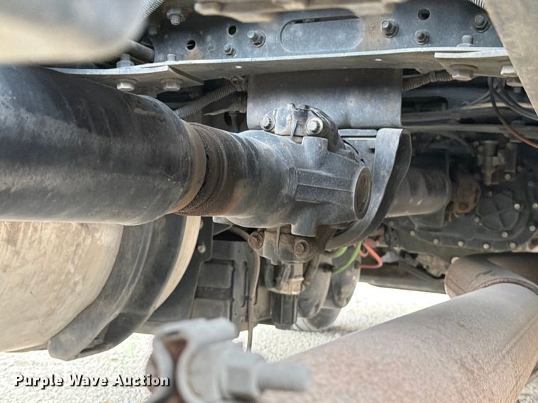 image for item YA1795 2019 International LT625 semi truck