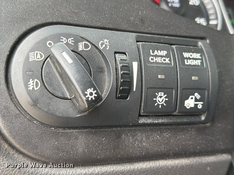 image for item YA1795 2019 International LT625 semi truck