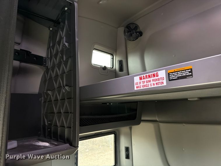 image for item YA1795 2019 International LT625 semi truck
