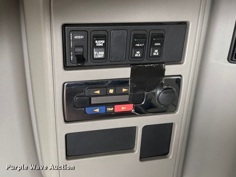 image for item YA1795 2019 International LT625 semi truck