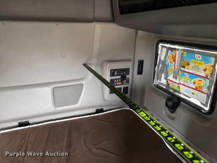 image for item YA1795 2019 International LT625 semi truck
