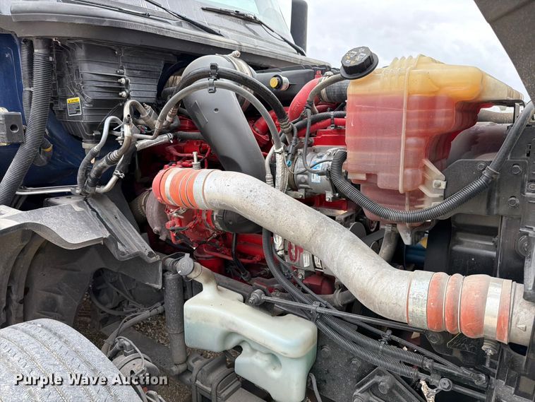 image for item YA1795 2019 International LT625 semi truck