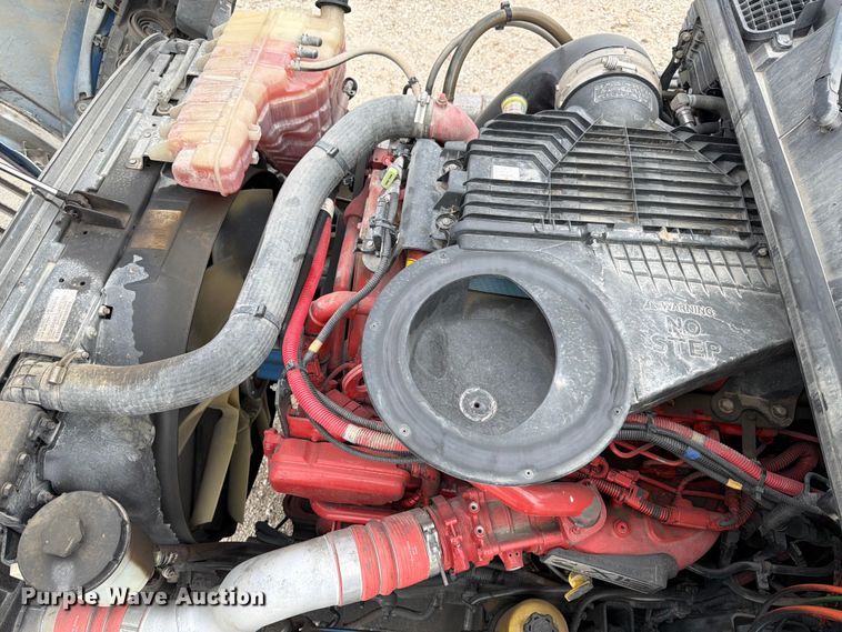 image for item YA1795 2019 International LT625 semi truck