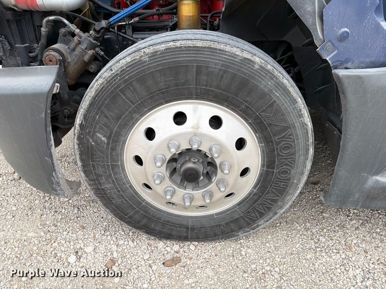image for item YA1795 2019 International LT625 semi truck
