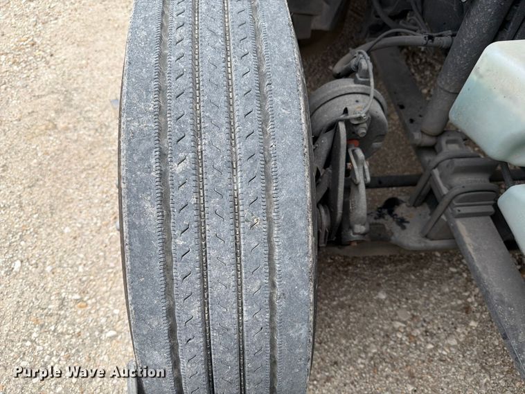 image for item YA1795 2019 International LT625 semi truck