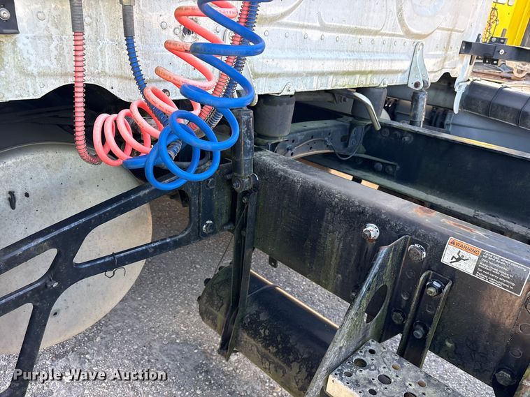 image for item YA1856 2018 Freightliner Cascadia semi truck
