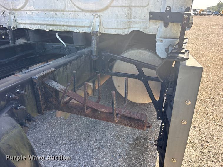 image for item YA1856 2018 Freightliner Cascadia semi truck