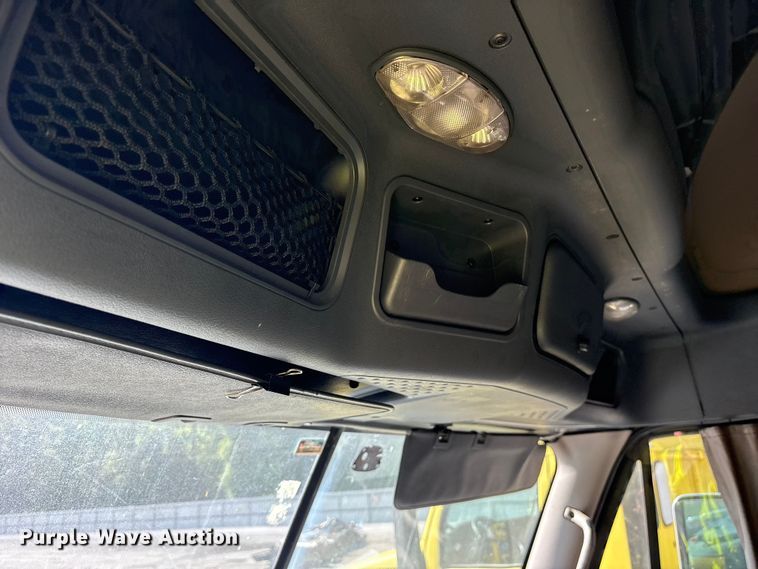 image for item YA1856 2018 Freightliner Cascadia semi truck