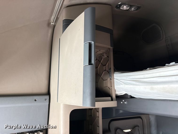 image for item YA1856 2018 Freightliner Cascadia semi truck