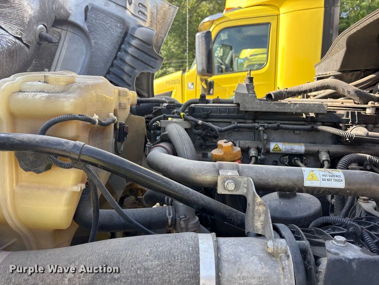 image for item YA1856 2018 Freightliner Cascadia semi truck