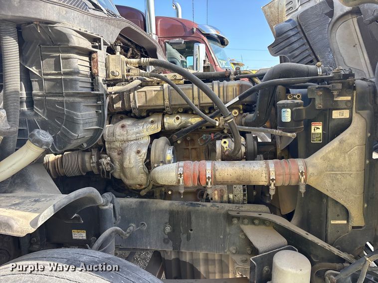 image for item YA1856 2018 Freightliner Cascadia semi truck