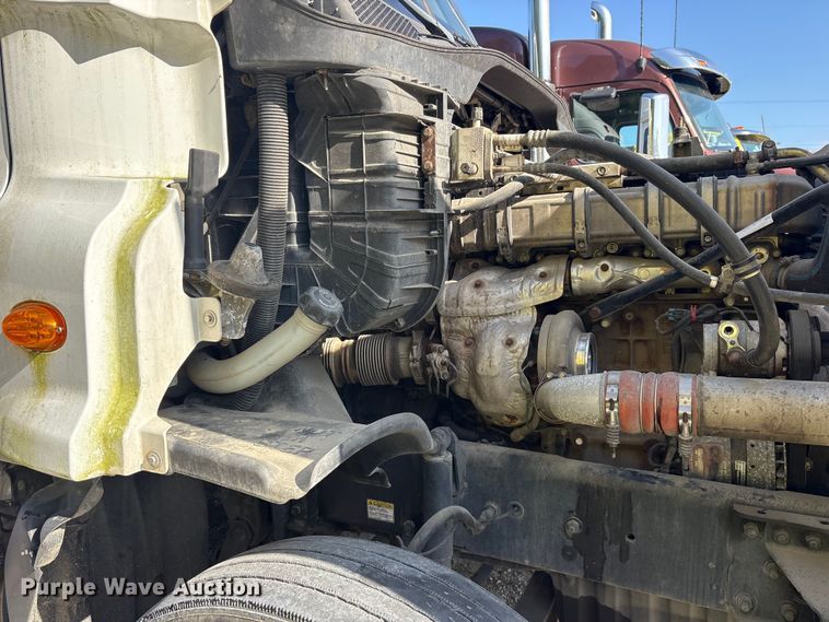 image for item YA1856 2018 Freightliner Cascadia semi truck