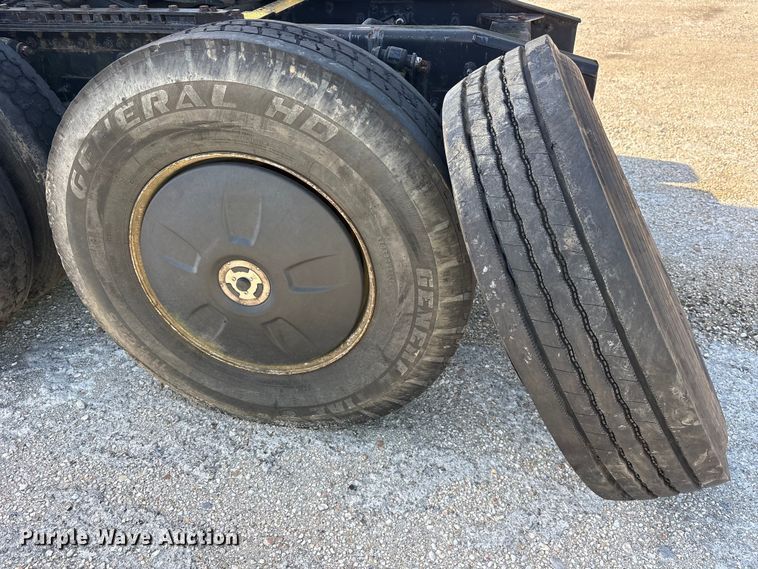 image for item YA1856 2018 Freightliner Cascadia semi truck