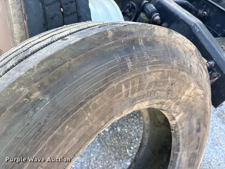 image for item YA1856 2018 Freightliner Cascadia semi truck