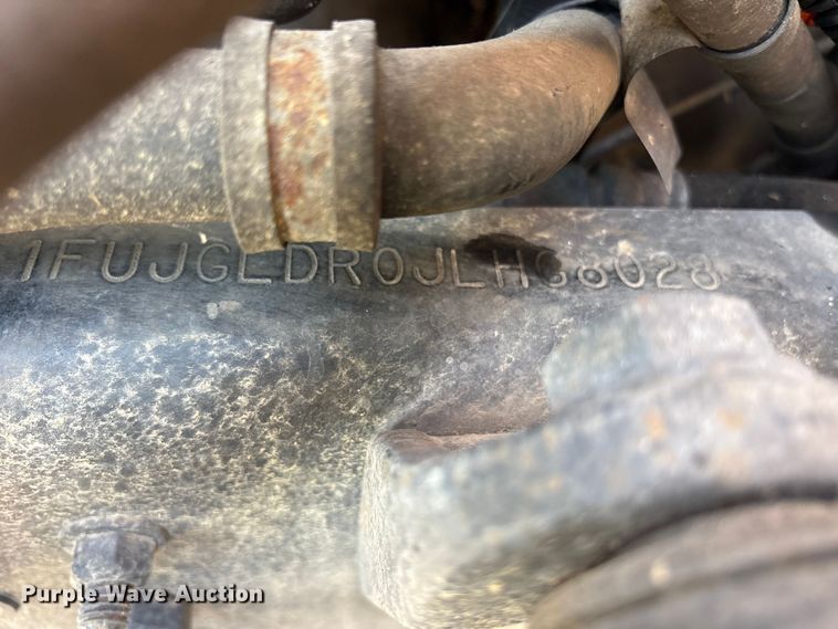 image for item YA1856 2018 Freightliner Cascadia semi truck