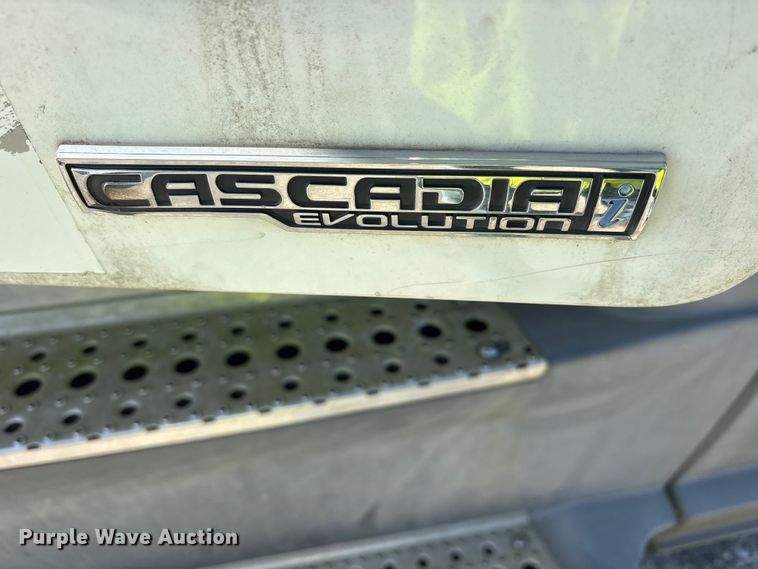 image for item YA1856 2018 Freightliner Cascadia semi truck