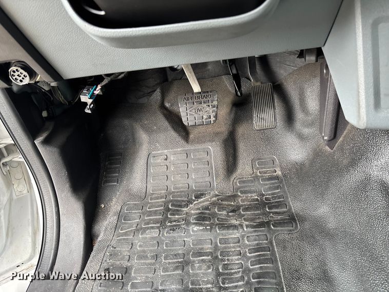 image for item YA2007 2019 Ford F750 Super Duty box truck