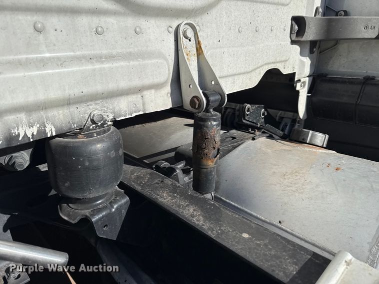 image for item YA2008 2018 Freightliner Cascadia semi truck