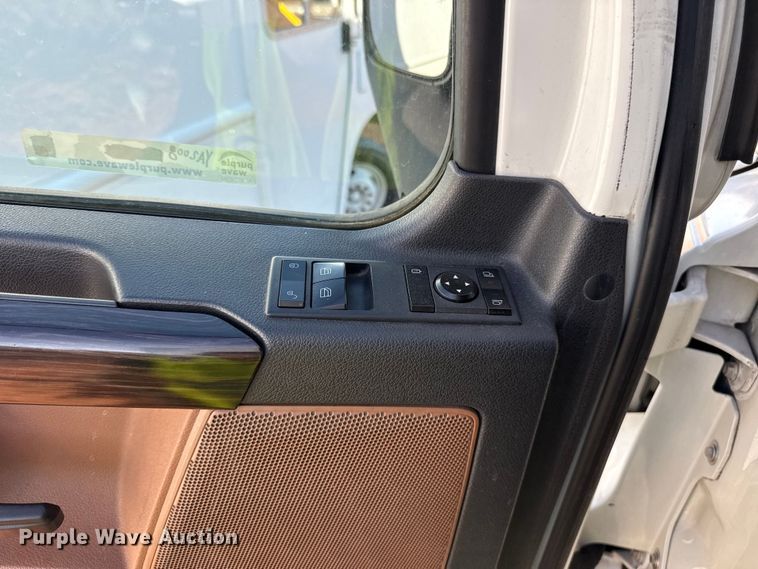 image for item YA2008 2018 Freightliner Cascadia semi truck