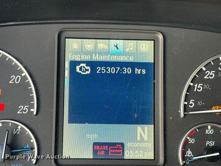 image for item YA2008 2018 Freightliner Cascadia semi truck