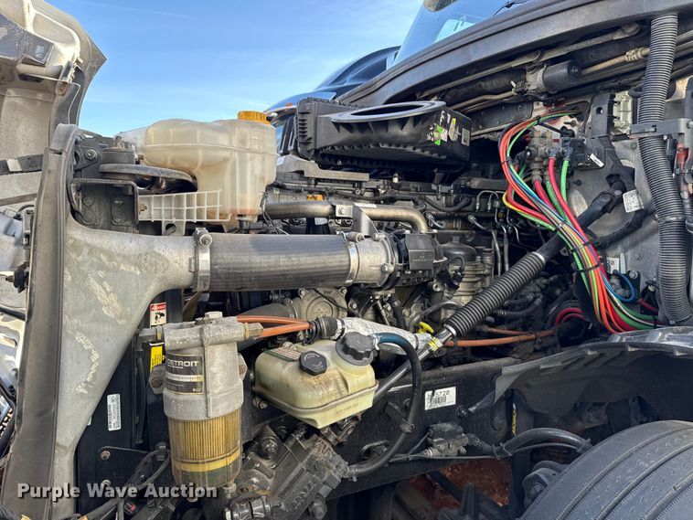 image for item YA2008 2018 Freightliner Cascadia semi truck