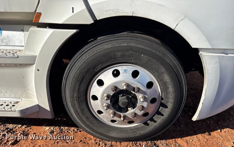 image for item YA2008 2018 Freightliner Cascadia semi truck