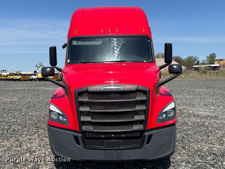 image for item YA2091 2019 Freightliner Cascadia semi truck