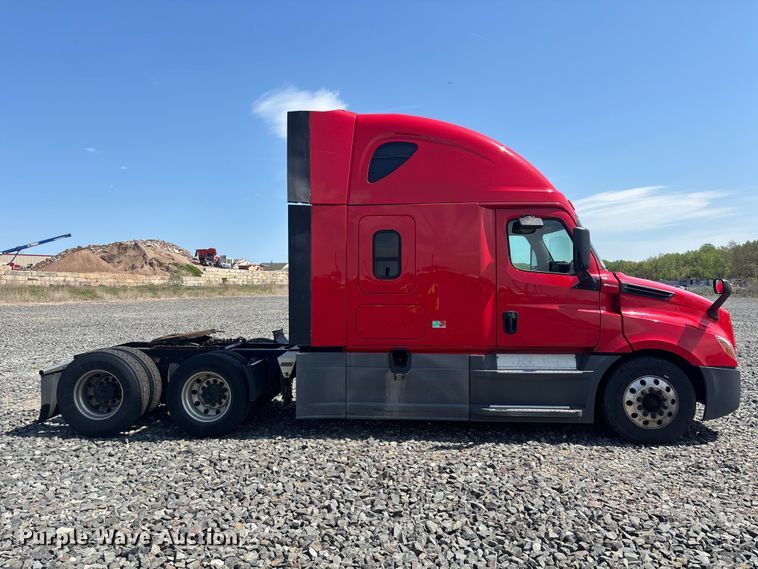 image for item YA2091 2019 Freightliner Cascadia semi truck