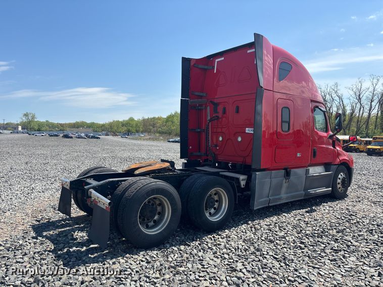image for item YA2091 2019 Freightliner Cascadia semi truck