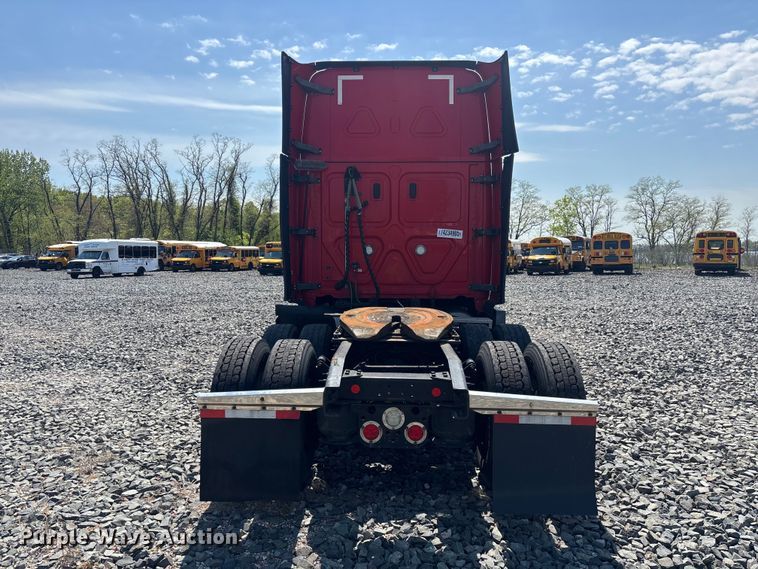 image for item YA2091 2019 Freightliner Cascadia semi truck