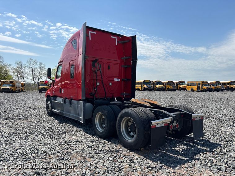 image for item YA2091 2019 Freightliner Cascadia semi truck