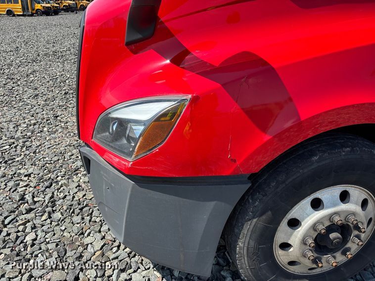 image for item YA2091 2019 Freightliner Cascadia semi truck