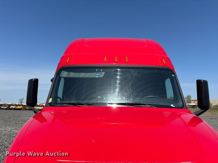 image for item YA2091 2019 Freightliner Cascadia semi truck