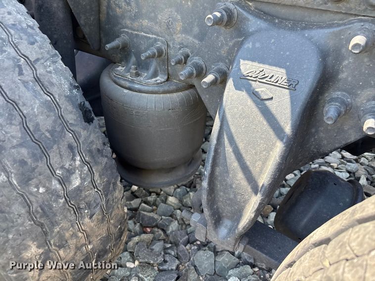 image for item YA2091 2019 Freightliner Cascadia semi truck