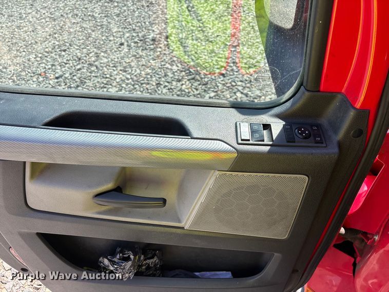 image for item YA2091 2019 Freightliner Cascadia semi truck