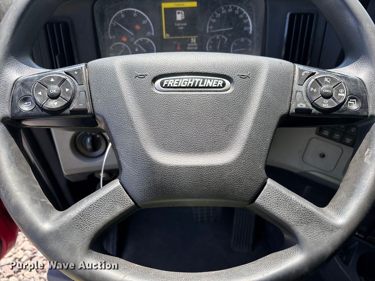 image for item YA2091 2019 Freightliner Cascadia semi truck