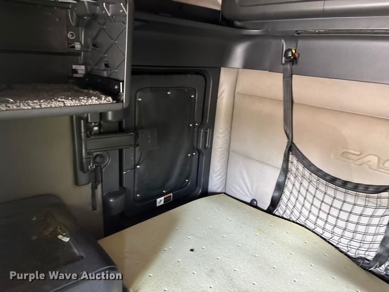 image for item YA2091 2019 Freightliner Cascadia semi truck