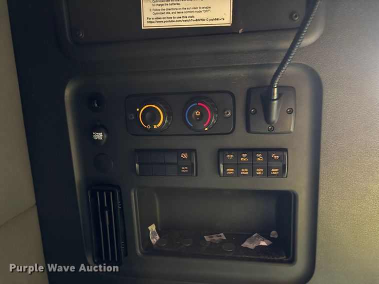 image for item YA2091 2019 Freightliner Cascadia semi truck