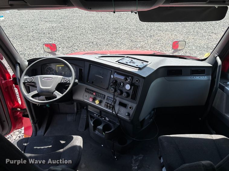 image for item YA2091 2019 Freightliner Cascadia semi truck