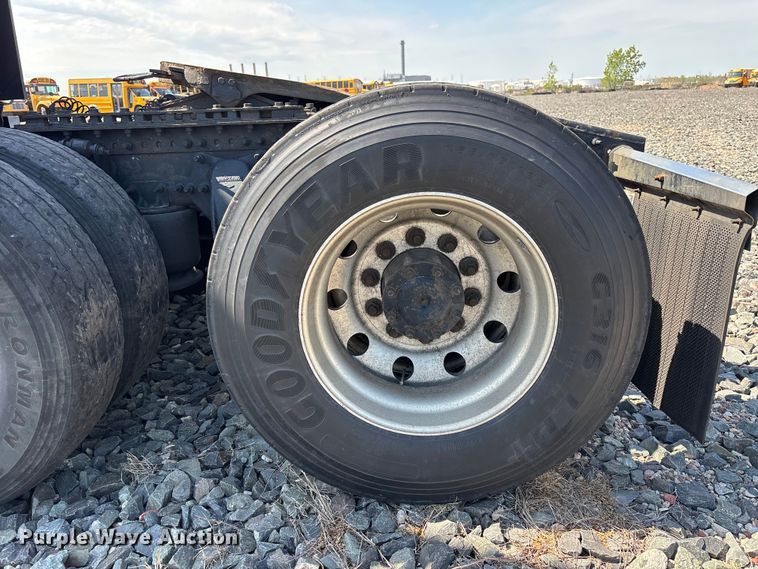 image for item YA2091 2019 Freightliner Cascadia semi truck