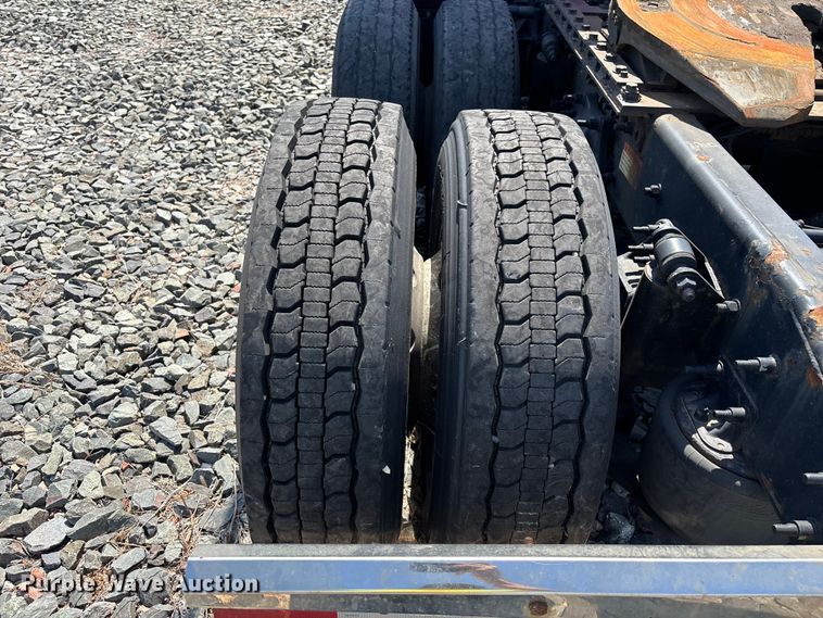 image for item YA2091 2019 Freightliner Cascadia semi truck