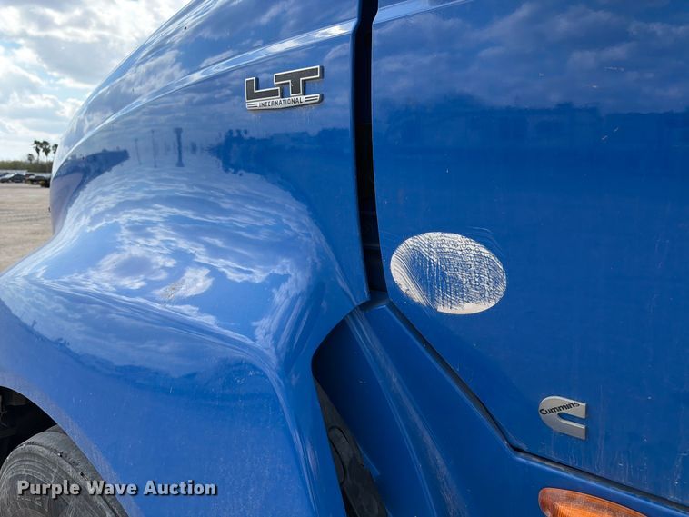 image for item YA2145 2018 International LT625 semi truck