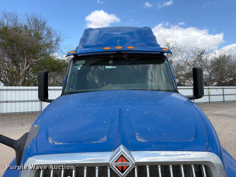 image for item YA2145 2018 International LT625 semi truck