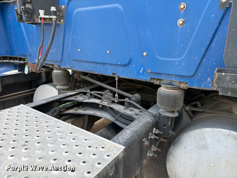 image for item YA2145 2018 International LT625 semi truck
