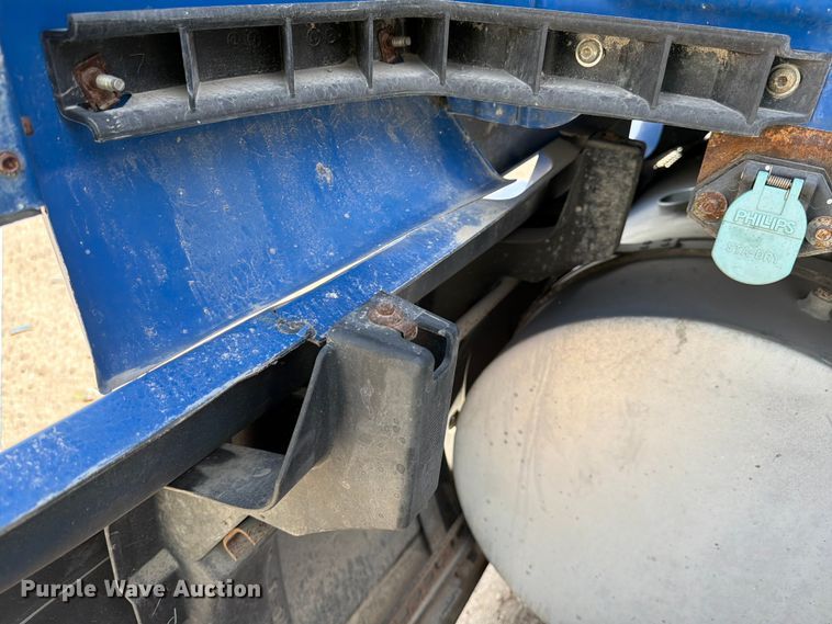 image for item YA2145 2018 International LT625 semi truck